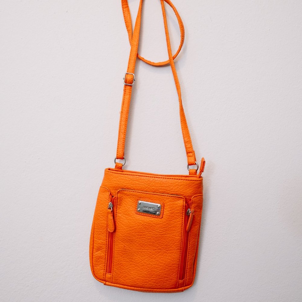 New without tags: Vibrant Orange Nine West Crossbody Bag with Integrated Wallet